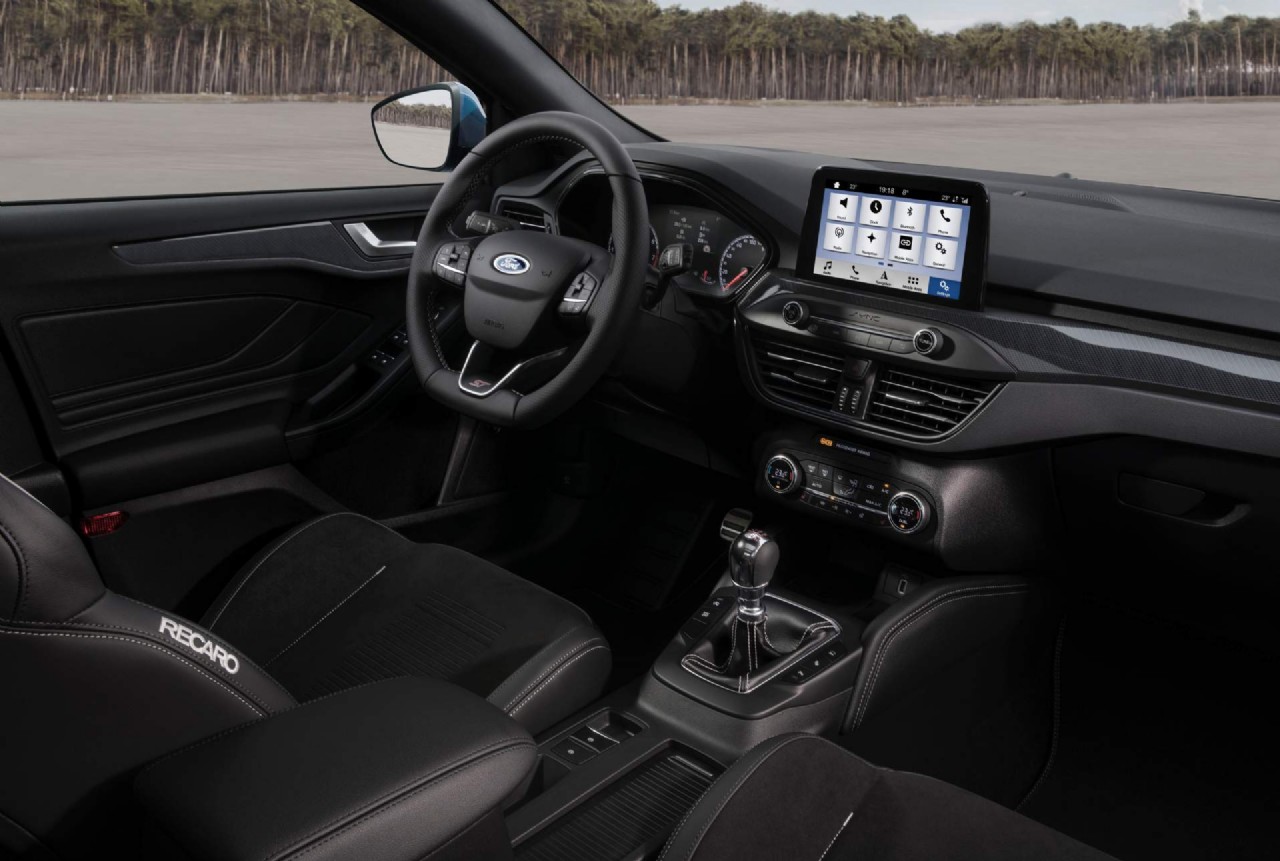 NEW MAKEUP FORD FOCUS DETAILED INTERIOR