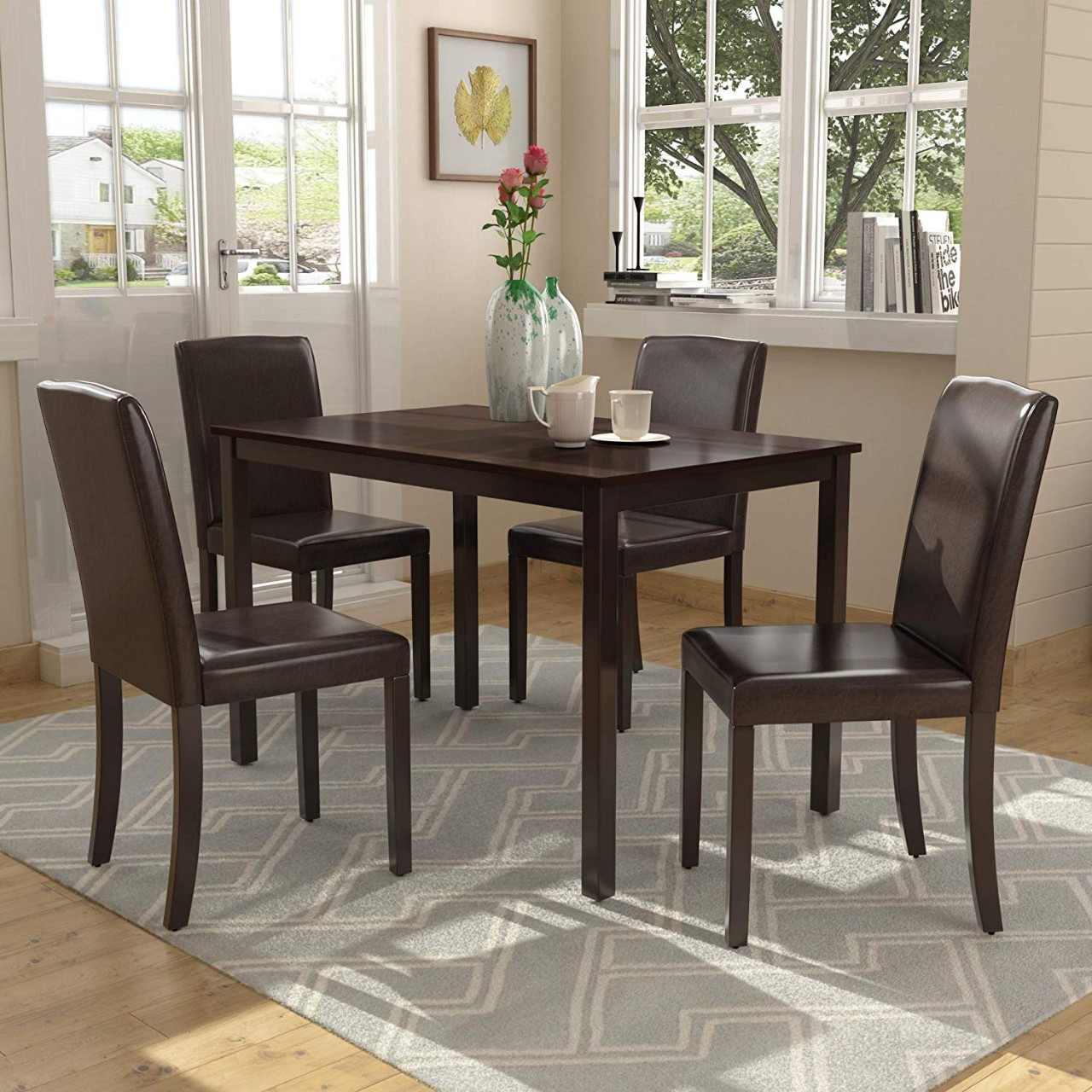 How to decorate a dining room table and chair?